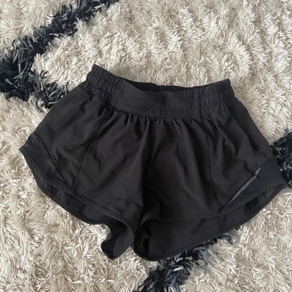 Lululemon hotty hot shorts 2.5